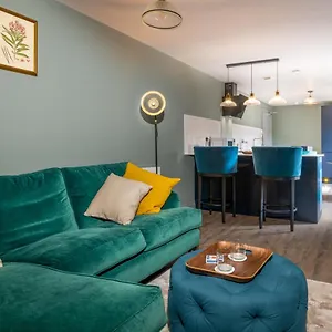 Stylish 1 Bed Bath